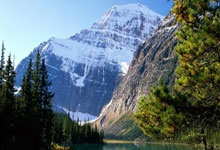 吉鲁完成帽子戏法，切尔西大胜对手：足球魅力再现